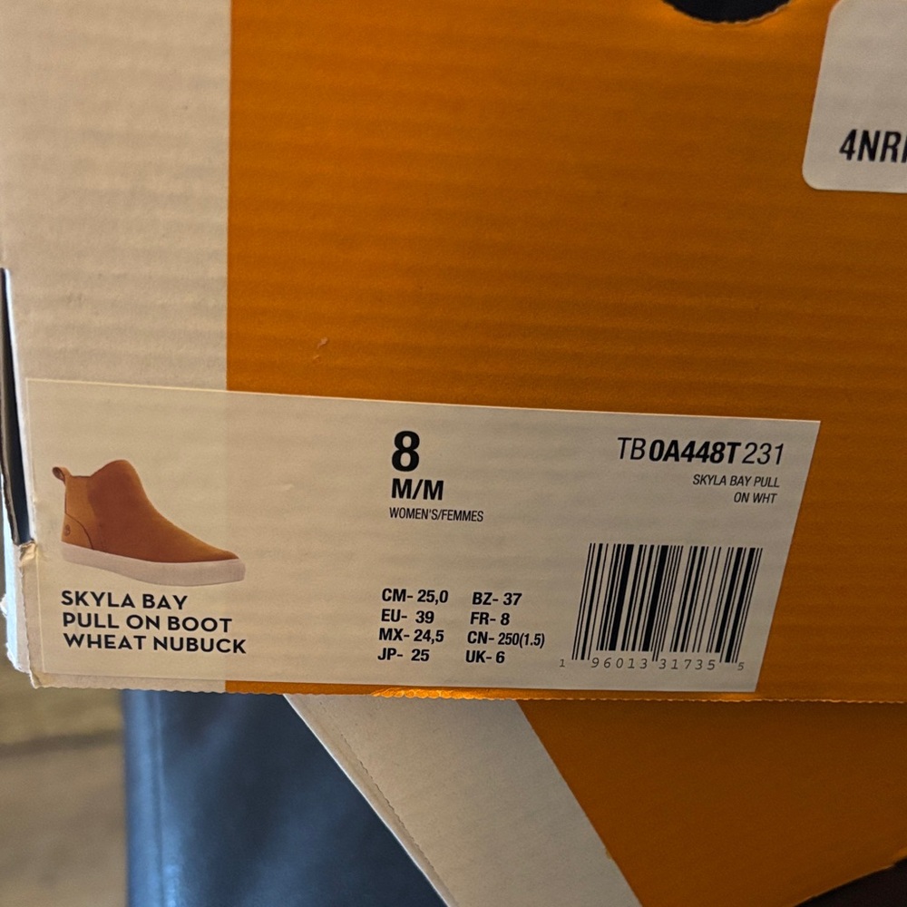 NEW in box Timberland Wheat Brown Leather Skyla Bay Boots with White Sole - Picture 2 of 3